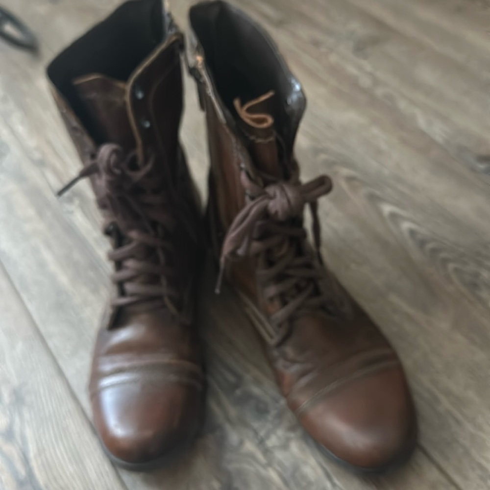 Steven Madden lace up boots